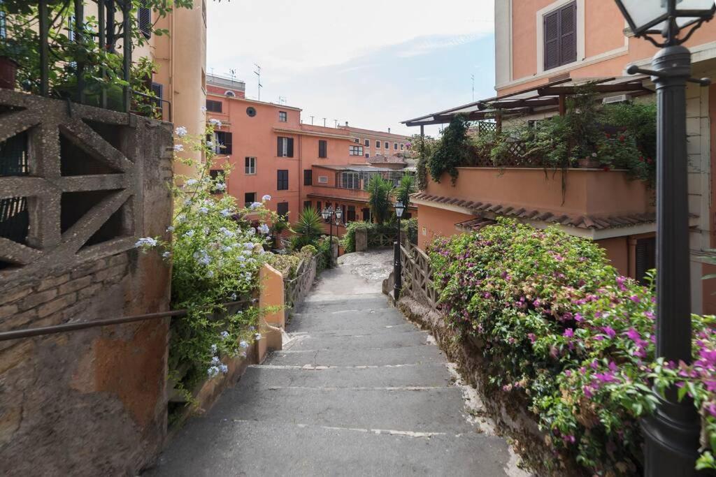 Elegante Open Space Con Vasca Idromassaggio A Trastevere Экстерьер фото
