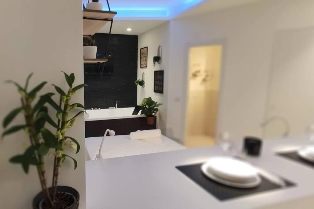 Elegante Open Space Con Vasca Idromassaggio A Trastevere Экстерьер фото